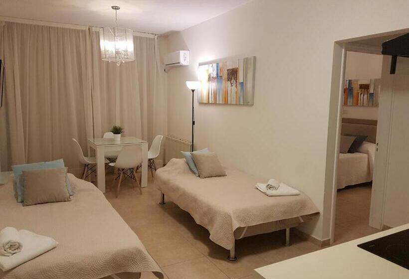 דירה בת חדר שינה 1 עם מרפסת, Marianna Annex