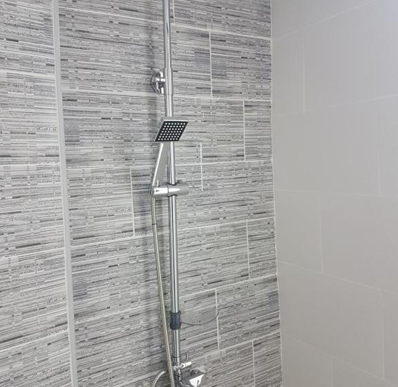 اتاق استاندارد با سرویس بهداشتی مشترک, Guesthouse Central