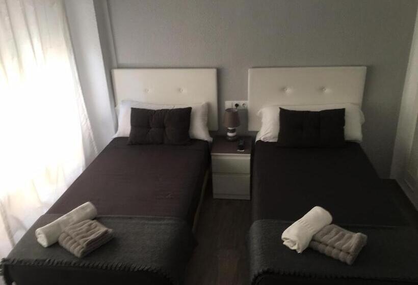 اتاق استاندارد با سرویس بهداشتی مشترک, Guesthouse Central