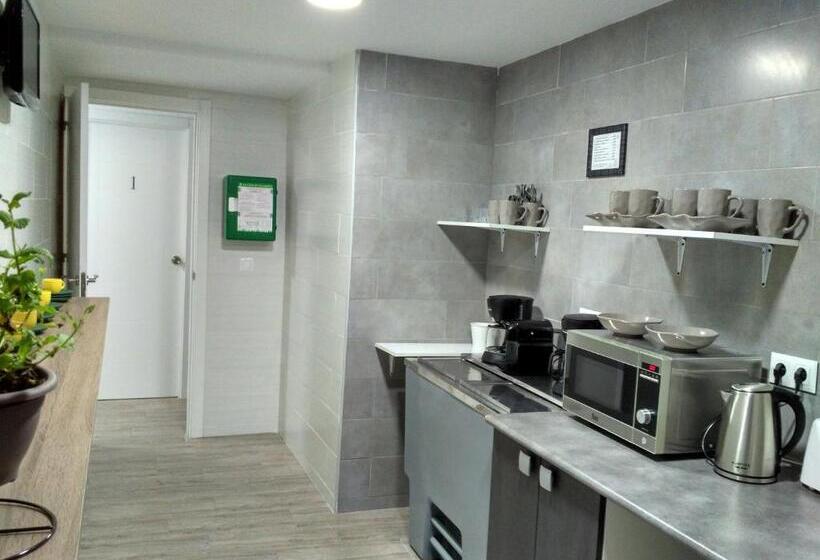 اتاق استاندارد, Guesthouse Central