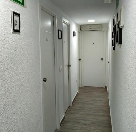 اتاق استاندارد, Guesthouse Central