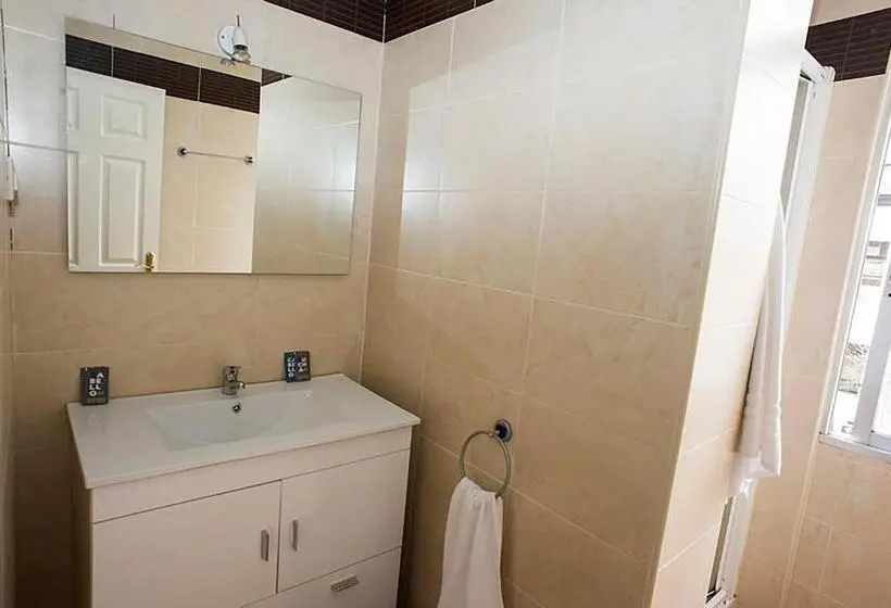 اتاق استاندارد چهار تخته, Hostal Velarde