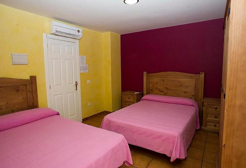 Четырехместный Номер Стандарт, Hostal Velarde