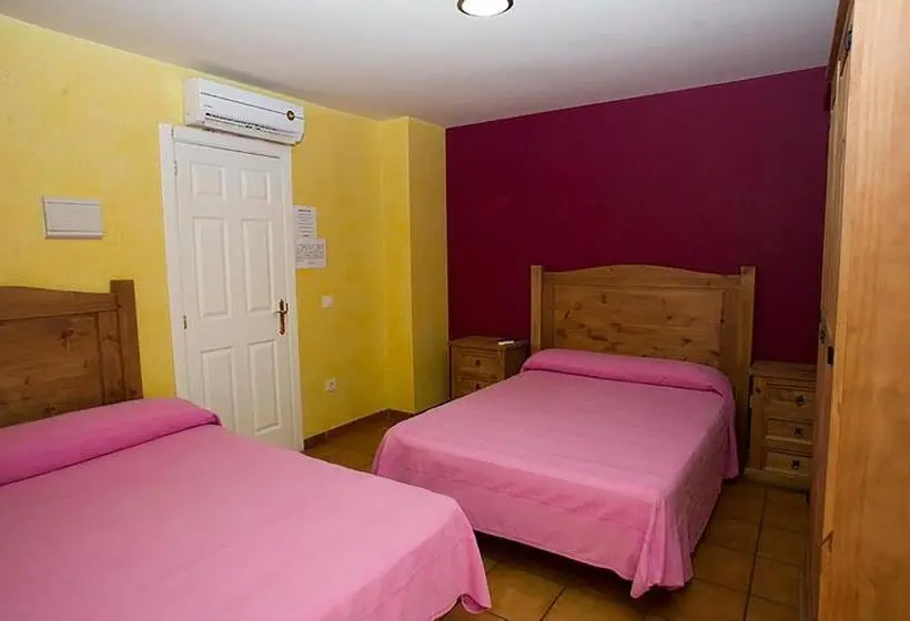 اتاق استاندارد چهار تخته, Hostal Velarde