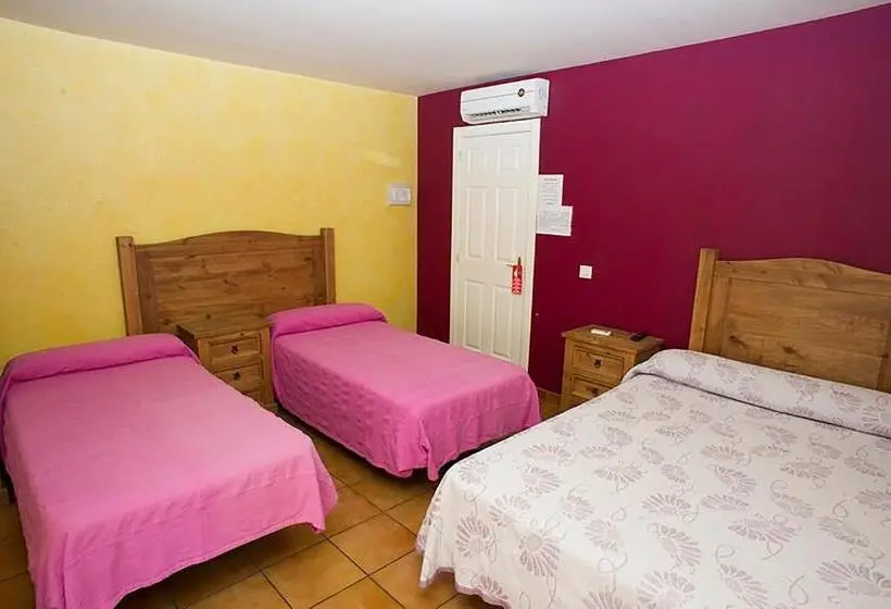 اتاق استاندارد چهار تخته, Hostal Velarde