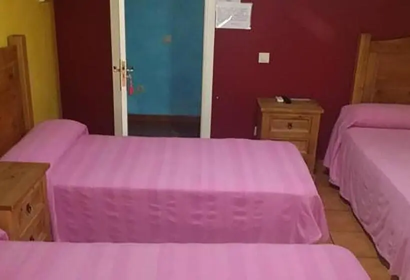 اتاق استاندارد سه نفره, Hostal Velarde