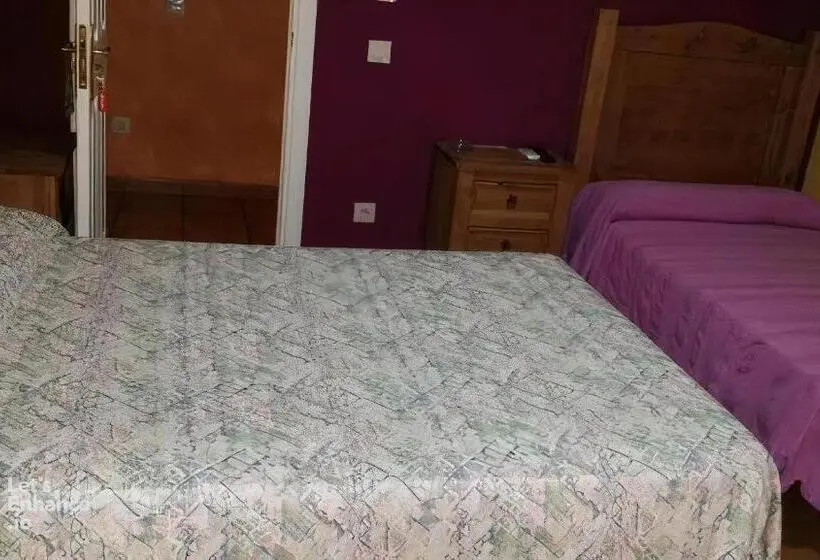 اتاق استاندارد سه نفره, Hostal Velarde