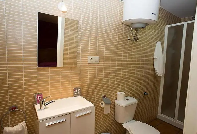 اتاق استاندارد سه نفره, Hostal Velarde