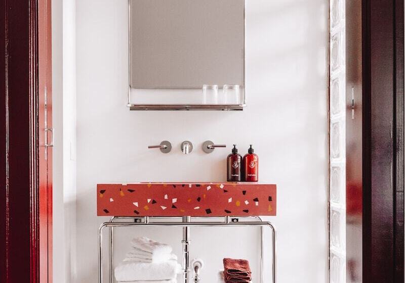 חדר סטנדרט, The Siren Hotel, An Ash