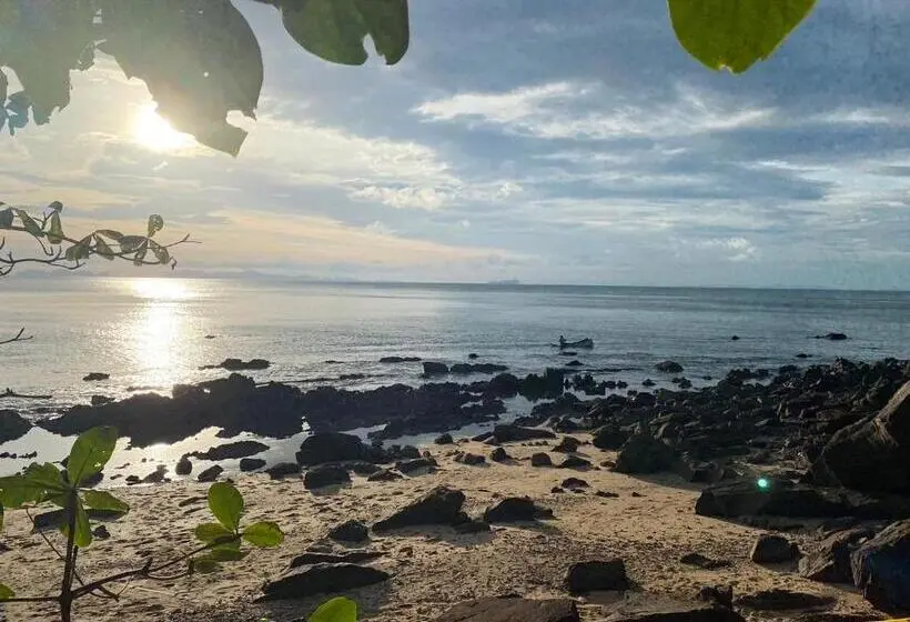 オーシャンビューのデラックストリプルルーム, Velora Bay Koh Jum