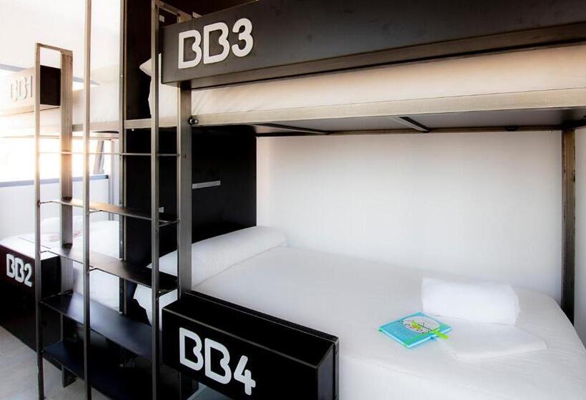 スタンダード4人部屋, Bea Beach Hostel