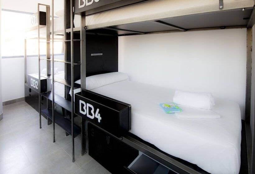 スタンダード4人部屋, Bea Beach Hostel