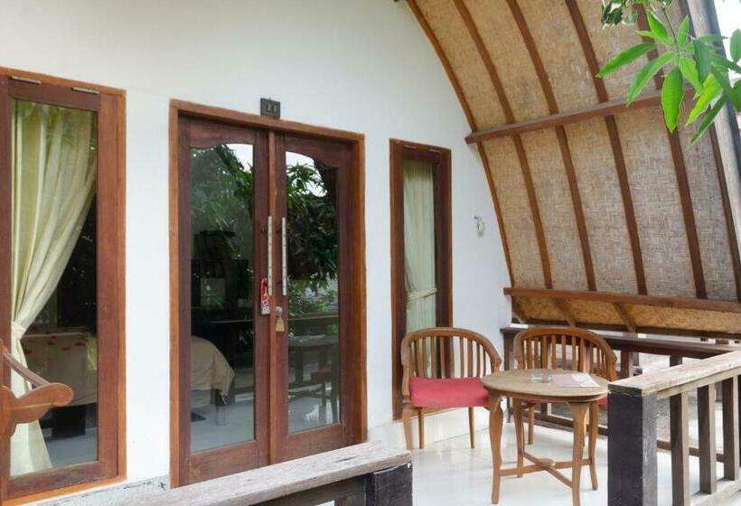 디럭스 방갈로, Warna Beach