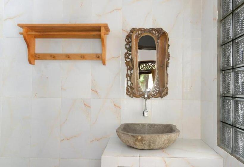 디럭스 방갈로, Warna Beach