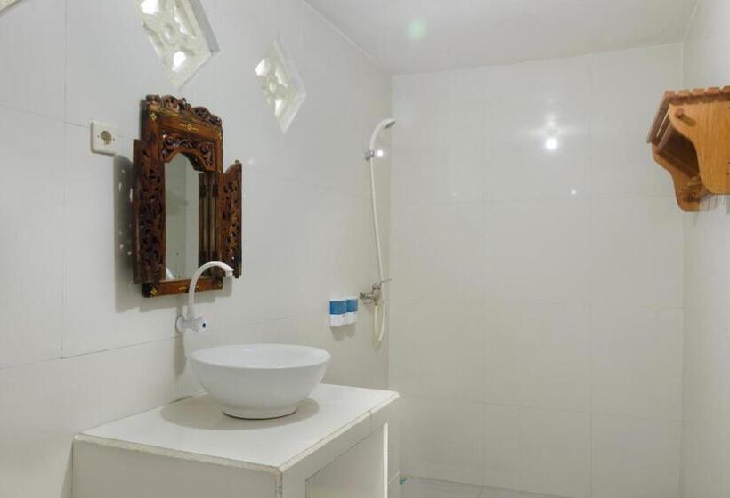 디럭스 방갈로, Warna Beach