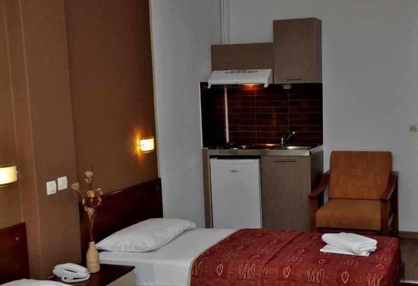 חדר משפחתי, Akropol