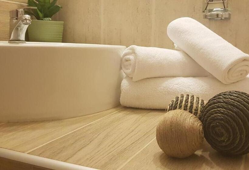 חדר סופריור, Akropol