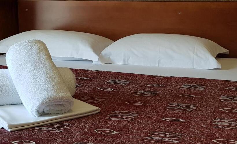 חדר סטנדרט עם מיטת קינג, Akropol