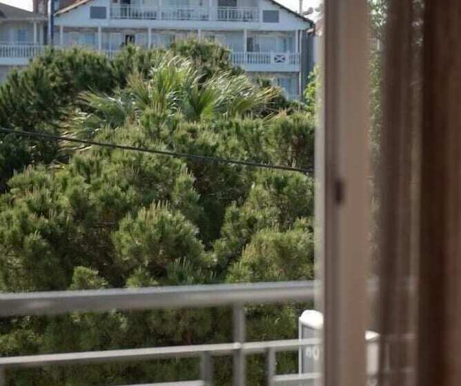 חדר אקונומי, Akropol