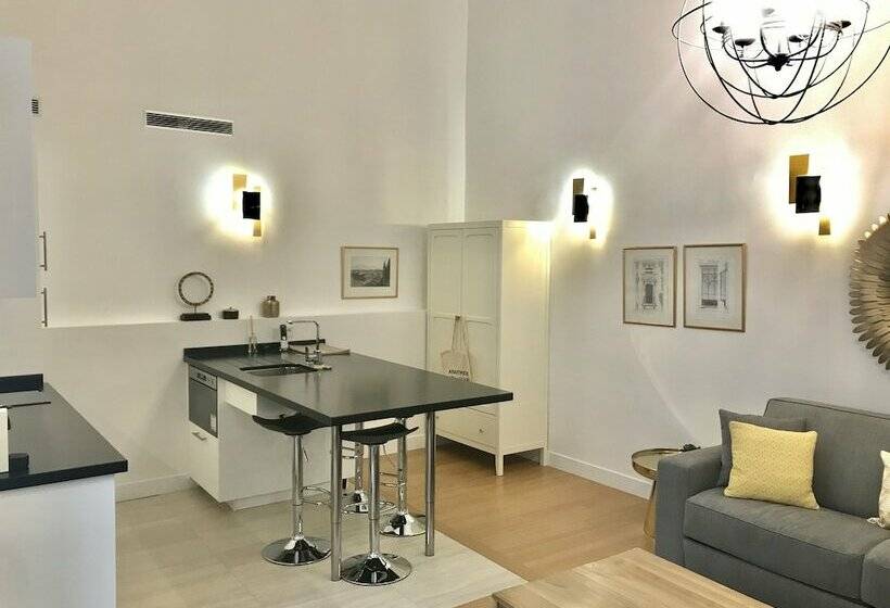 スタンダードスタジオ, Apartments Du Louvre  Le Marais