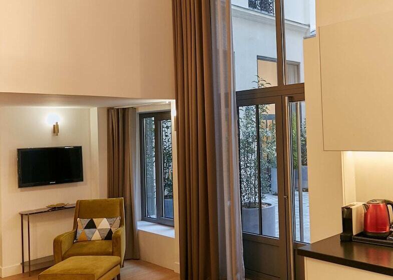 スタンダードスタジオ, Apartments Du Louvre  Le Marais