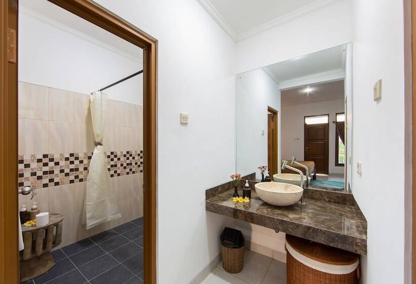 Cameră Superioară, Bening House Batubelig