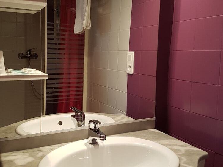 اتاق استاندارد سه نفره, Du Centre