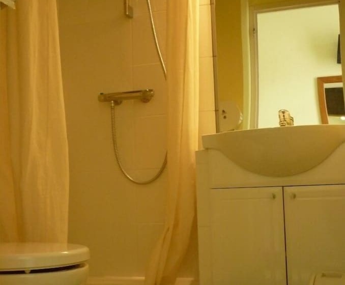 اتاق استاندارد سه نفره, Du Centre