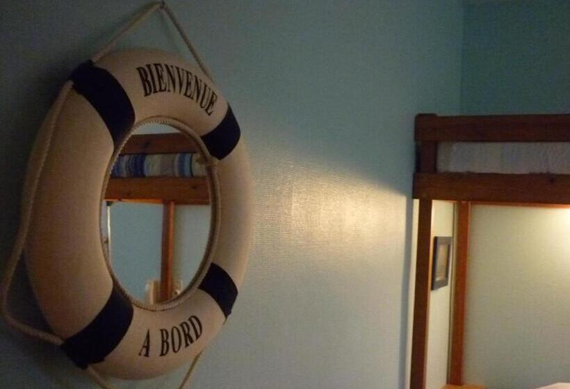 اتاق استاندارد چهار تخته, Du Centre