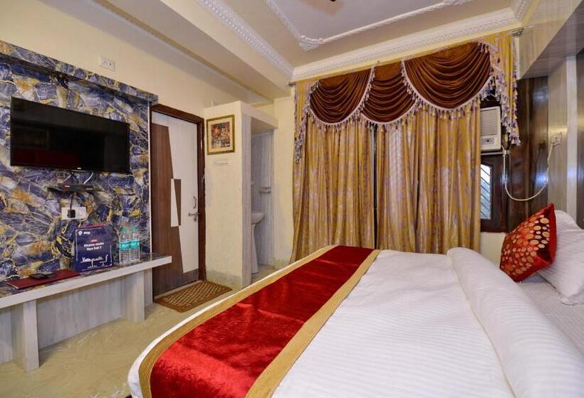 豪华三人间, O Ganpati Plaza