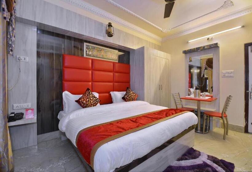 豪华三人间, O Ganpati Plaza