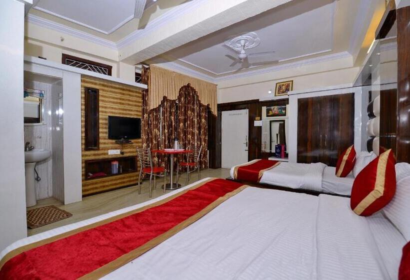 豪华三人间, O Ganpati Plaza