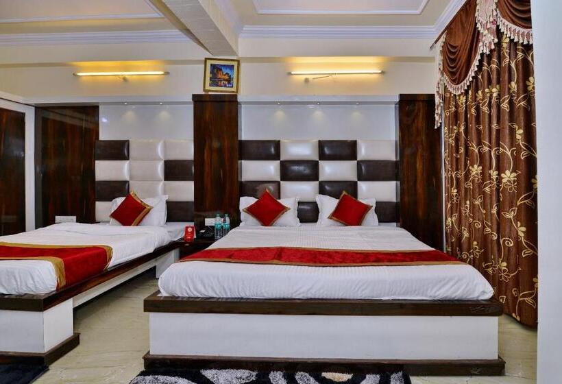 豪华三人间, O Ganpati Plaza