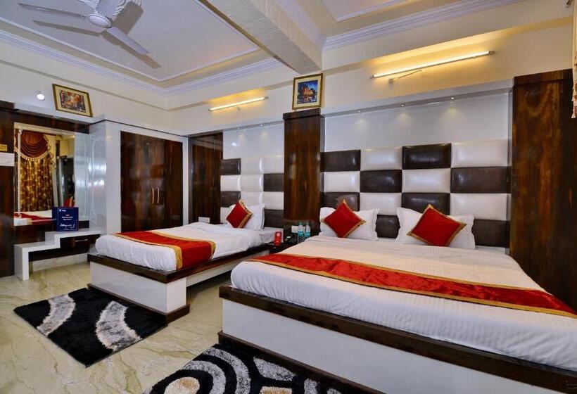 豪华三人间, O Ganpati Plaza