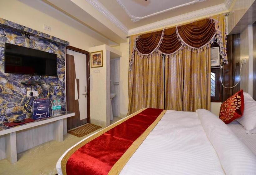 豪华三人间, O Ganpati Plaza