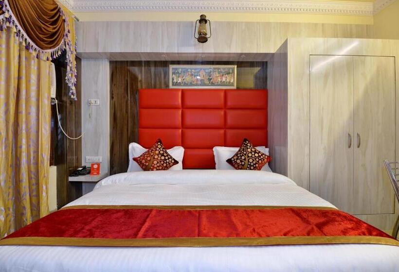 豪华三人间, O Ganpati Plaza