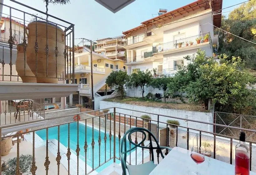Suite, Leda Suites