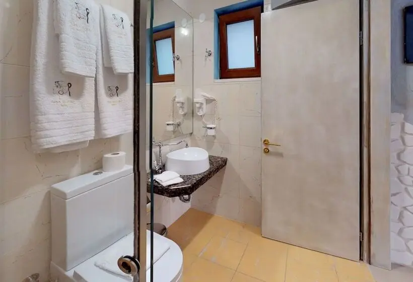Suite, Leda Suites