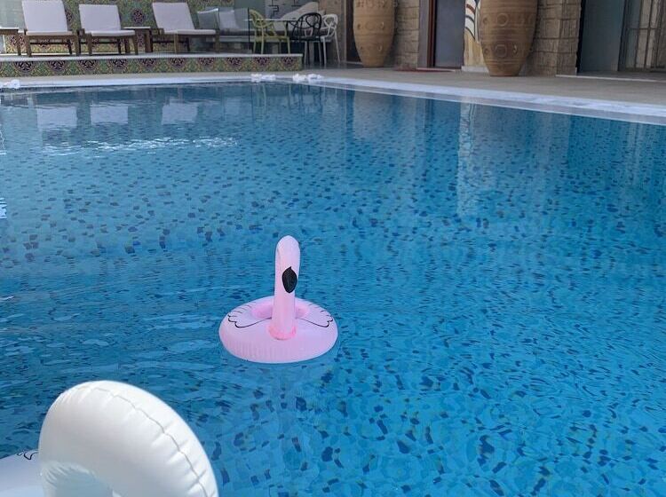 スイート, Leda Suites