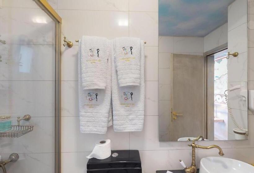 Люкс Вид на Сад, Leda Suites