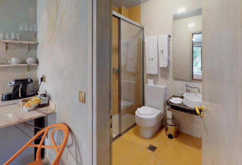 Люкс Вид на Сад, Leda Suites