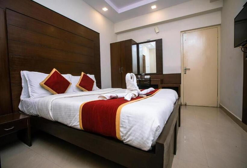 Quarto Deluxe, Orion Residency