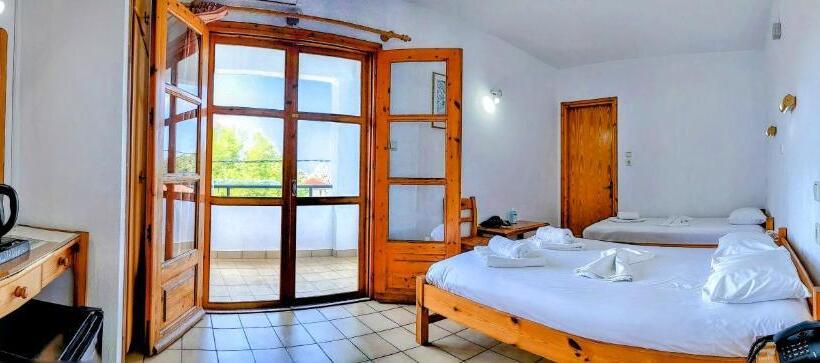 Habitació Triple Estàndard, Philoxenia