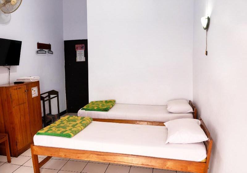 Deluxe Szoba, Wisata