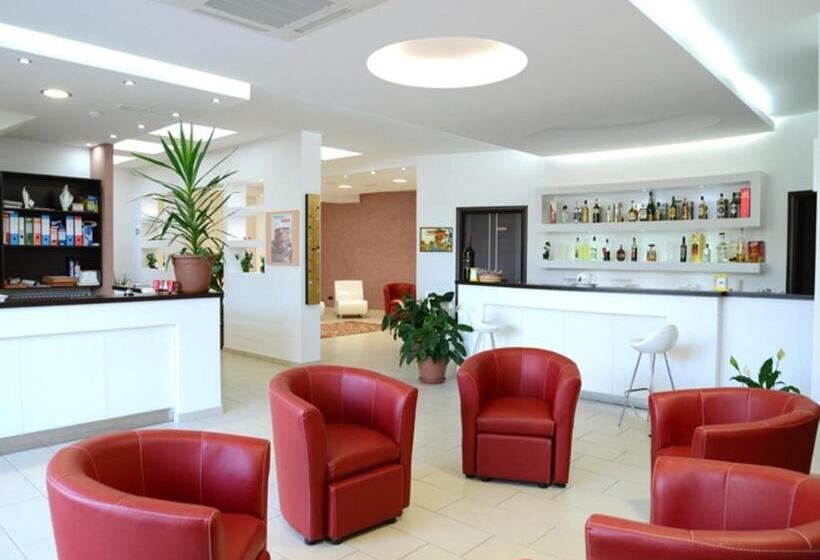 חדר סטנדרט לשלושה, 660