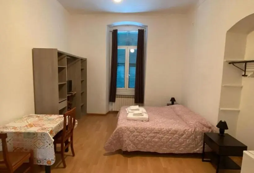 اتاق استاندارد سه نفره, Cavour Guest House