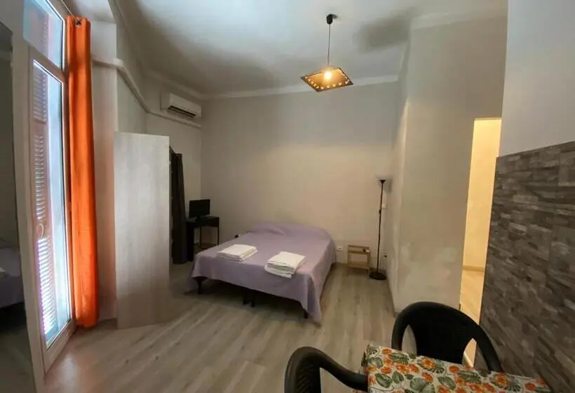 اتاق لوکس با بالکن, Cavour Guest House