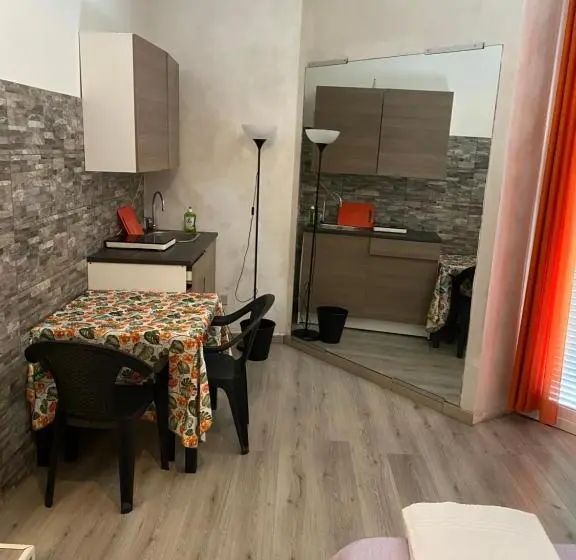 اتاق لوکس با بالکن, Cavour Guest House