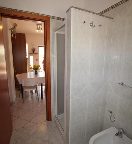 Апартаменты 2 Спальни, Graceland Rooms And Suites