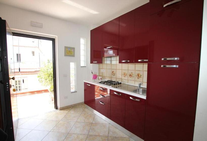 Апартаменты 1 Спальня Вид на Море, Graceland Rooms And Suites